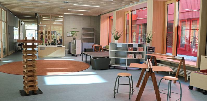 Marktplatz im Zentrum eines Lernhauses